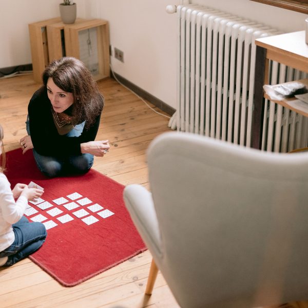 parent enfant montessori méthode maison